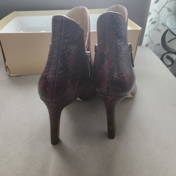 Michael Kors Alane Open Toe Bootie Dark Berry Size 9.5 - Picture 2 of 6